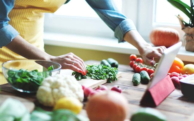 La Manipulación de Alimentos La Manipulación de Alimentos
