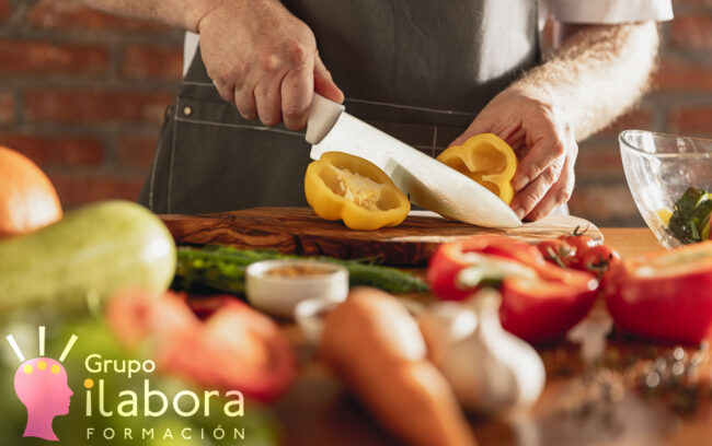 La Importancia de la Limpieza y la Higiene en la Producción y el Servicio de Alimentos y Bebidas La Importancia de la Limpieza y la Higiene en la Producción y el Servicio de Alimentos y Bebidas